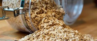 Хлопья просыпались из стеклянной банки