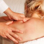 Массирование трапецивидных мышц