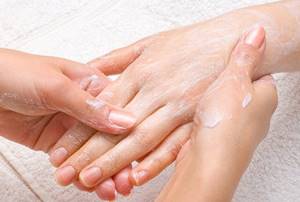 Обязательное условие скорейшего выздоровления – соблюдение правил личной гигиены. В противном случае при попадании микробов проблемы с кожей могут усугубиться развитием воспалительного процесса.
