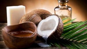Особенности и возможности кокосового масла в уходе за кожей лица
